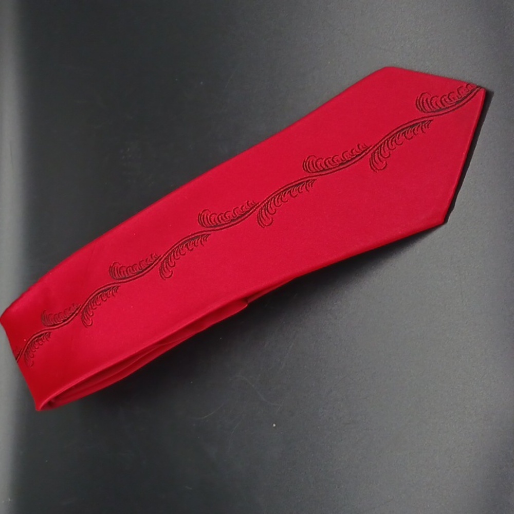 Tie, Skinny/Slim, Vintage 1940's- 1950's  Red with Black Feather Design